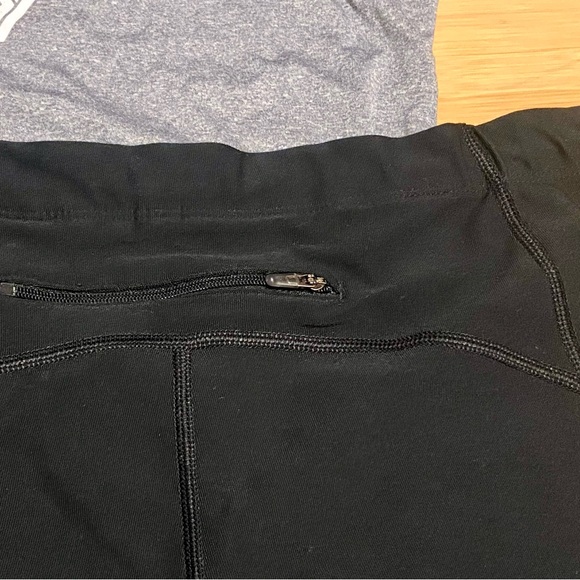 Nike Dri-FIT Running Shorts + Brooks Run Happy Tee Bundle Women’s L - Picture 3 of 9